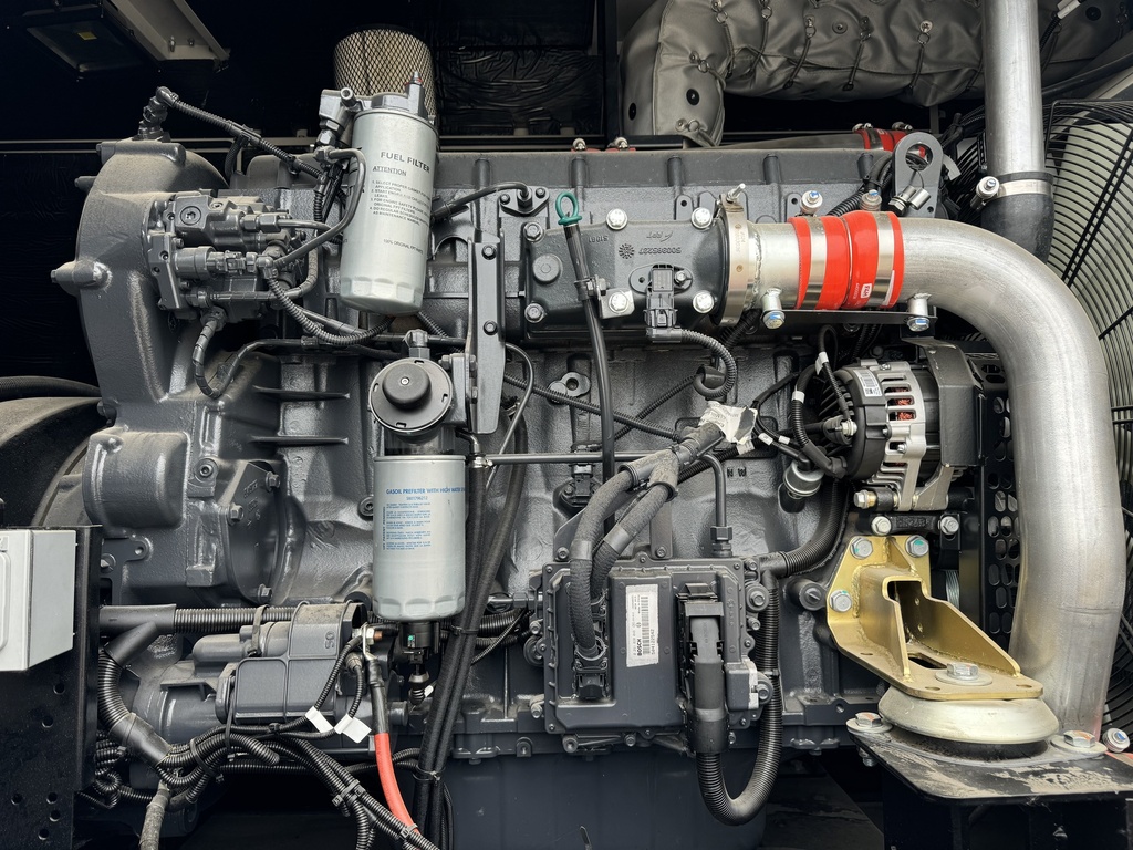 Surplus 250Kw HiPower 250kw 600v diesel Life Safety