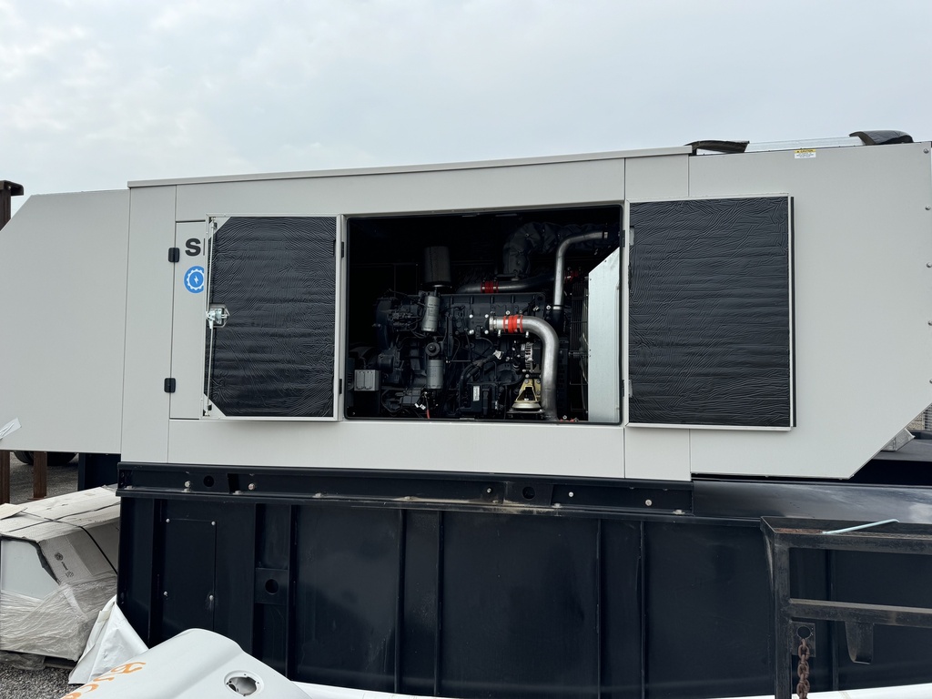 Surplus 250Kw HiPower 250kw 600v diesel Life Safety